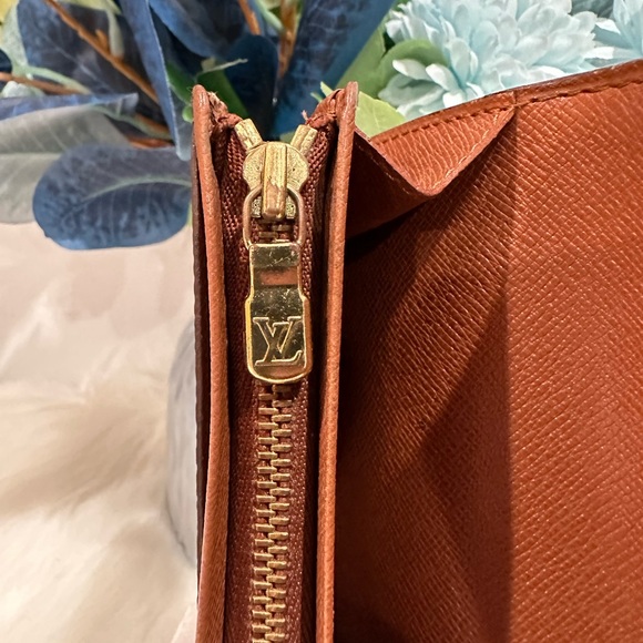 RA1916 | Louis Vuitton Tressor Wallet - Picture 11 of 15